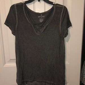 grey short sleeve tee
